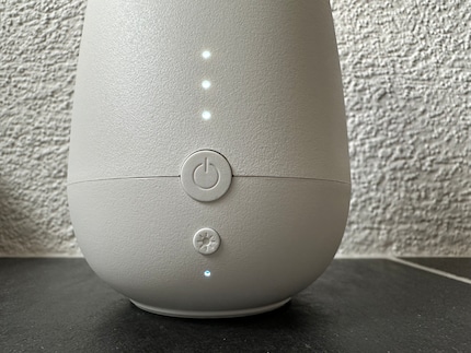 À l’avant, le bouton du capteur de lumière et l’interrupteur. Les trois LED m’indiquent le mode activé.