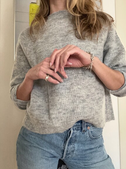 Devant, un pull normal, ...