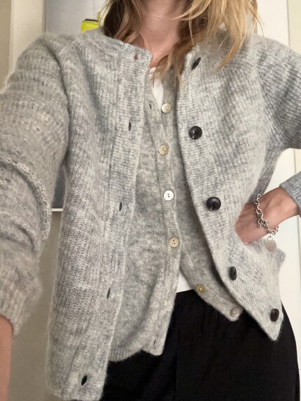 Cet hiver, la tendance est au double cardigan.