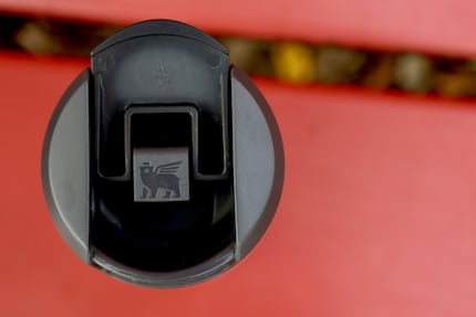 Durchdachter Verschluss: Er lässt sich einfach auf- und zuklappen und stört nicht beim Trinken.