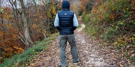 Le sweat à capuche « Arctic Crest » en combinaison avec le gilet Columbia « Arctic Crest ».