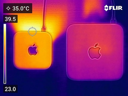 L'alloggiamento più denso del Mac Mini M4 è più caldo di circa cinque gradi sotto carico rispetto a quello del vecchio modello. Il calore viene espulso da dietro.