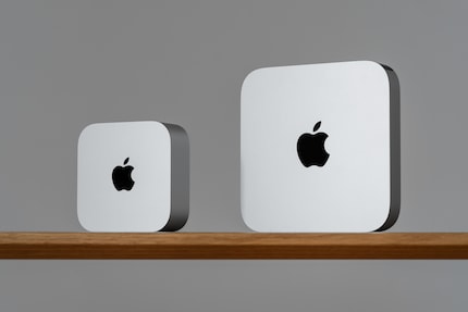 Il vecchio Mac Mini (a destra) sembra enorme a confronto.