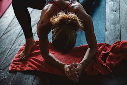 Bikram - Unbedingt zu einer Bikram Klasse mitbringen: Ein Handtuch und einen stabilen Kreislauf.