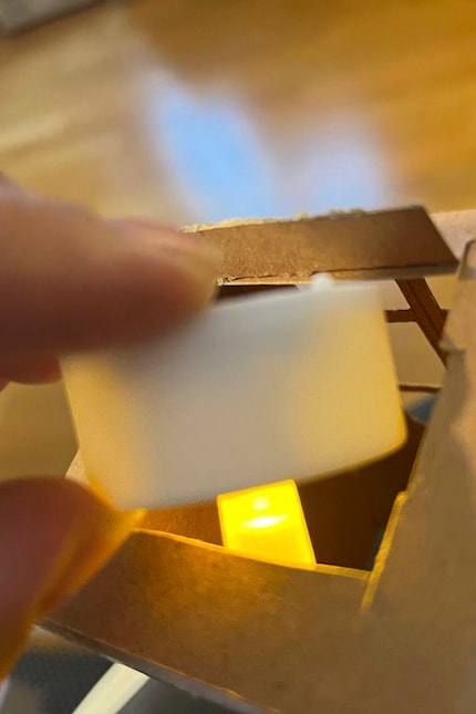 Il foro per la candelina a LED non è la soluzione perfetta, ma funziona.