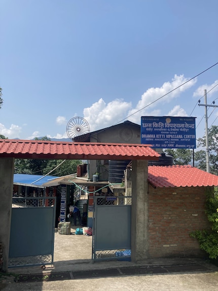 Il Centro Dhamma Kitti Vipassana è uno dei 245 centri di meditazione in tutto il mondo. Ho «scontato» qui il mio corso di 10 giorni.