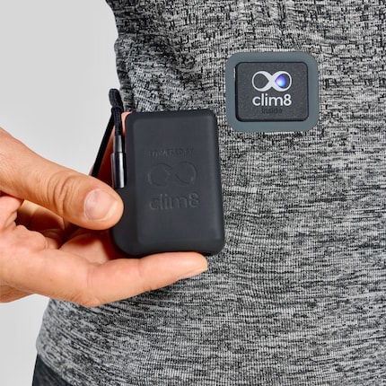 Con elementi riscaldanti elettrici e una piccola batteria, l'intimo da sci è progettato per tenerti al caldo durante gli sport invernali.