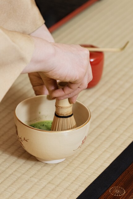 L'effervescence du matcha apaise et dissipe toute nervosité.