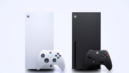 Die Xbox Series X Digital ohne Laufwerk (links) und die Xbox Series X mit Laufwerk (rechts).