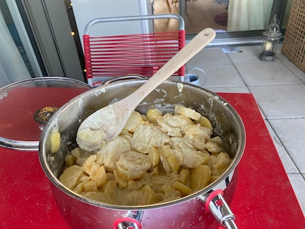 Kartoffelsalat schmeckt immer, auch an Heiligabend.