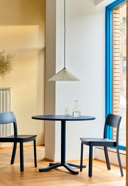 Un coup de peinture fraîche peut transformer complètement les vieux meubles, les accessoires de maison et les pièces.