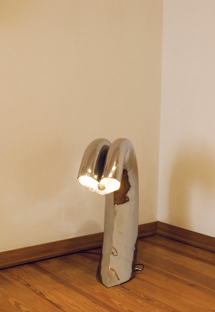 Handwerkskunst bei Möbeln und Lampen ist genauso imposant und detailverliebt wie bei Schmuck.