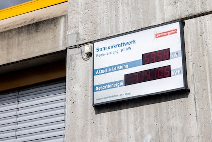 L’électricité solaire de Schüga qui alimente la brasserie et le réseau public.