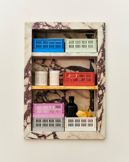 Les caisses empilables Colour Crate sont disponibles dans des tons pastel et en plusieurs dimensions.
