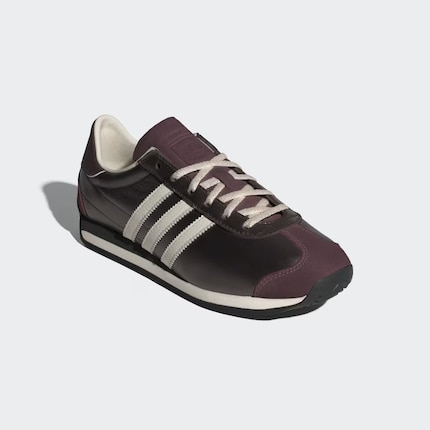 L’Adidas Country OG dans les couleurs Purple / Off-White / Core Black.