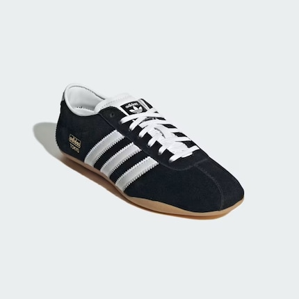 L’Adidas Tokyo est superbe avec sa surface en daim.
