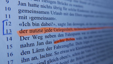 Wichtige Textpassagen hat sich meine Tochter mit Leuchtstift markiert.