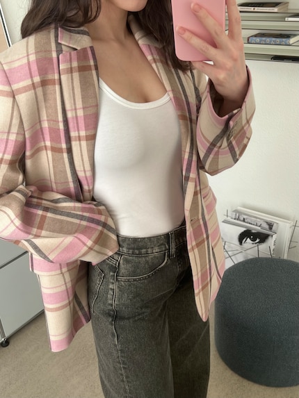 Ich trage das Tanktop von Moi Basics gerne zu Jeans und Blazer.