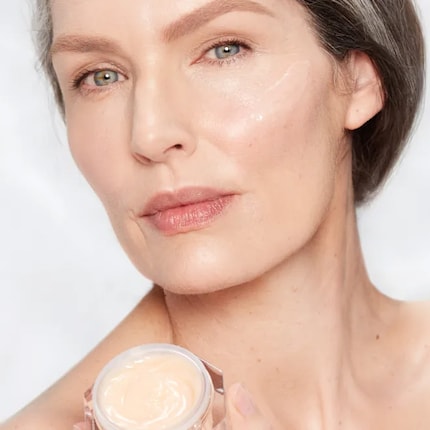 La Magic Night Cream est extrêmement riche et ne convient pas aux peaux grasses.