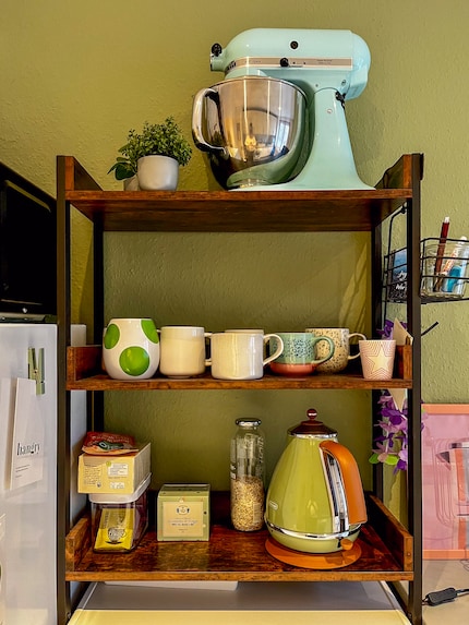 In realtà «Shelfy» è uno scaffale da bagno, ma alle mie tazzine questo non importa.