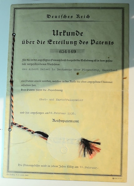 Il «pelafrutta e pelapatate» brevettato da Albert Deimel.