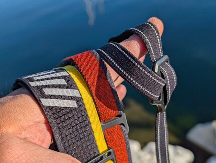 I tre cinturini: Nitecore, Black Diamond, Petzl (da sinistra).