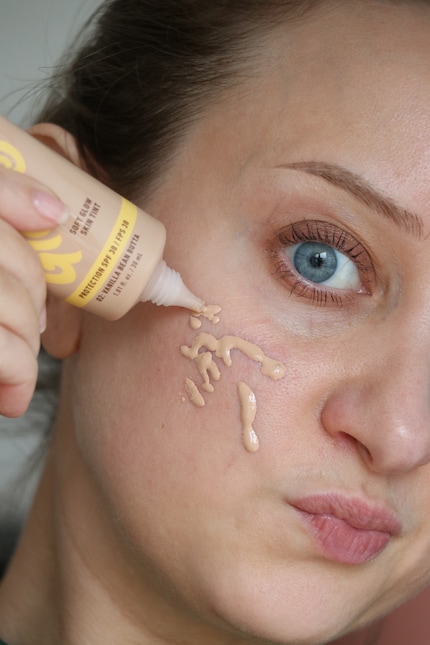 Grazie alla punta precisa e al tubetto spremibile, la crema pigmentata è facile da dosare.