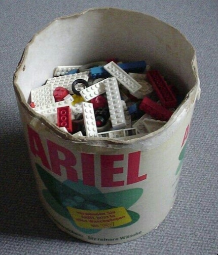 Que celui ou celle qui, enfant, n’a jamais rangé ses LEGO dans un bac à lessive me jette la première brique.