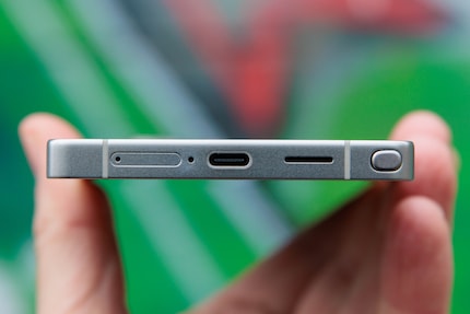 SIM card slot, USB-C socket and the S Pen on the underside.