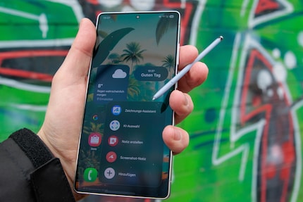 Nothing new with the S Pen. With the end of Bluetooth support, the remote shutter release is a thing of the past.