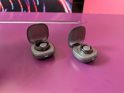 Die Ringe von Lenovo kommen sogar bereits mit einem Charging-Case.