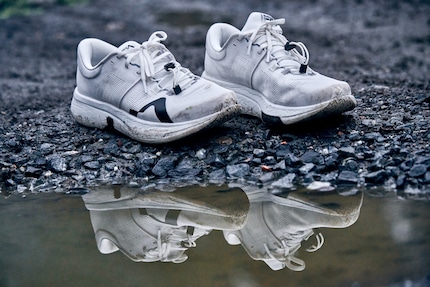 Elle ne sera jamais vraiment propre : après les premières courses, on voit bien ce que la chaussure a subi.
