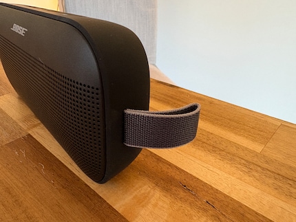 Use the strap to attach the speaker to your rucksack.