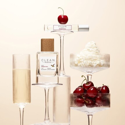 Auch die Reserve-Reihe von Clean Beauty Collective setzt mit ihrem Parfüm Whipped Cherry auf einen fruchtigen Gourmand-Duft.