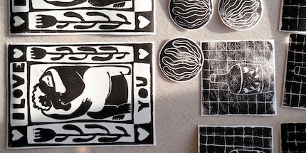 Créez des cartes postales uniques grâce à la linogravure. 