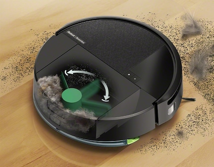 Der Roomba 205 drückt Staub und Schmutz zusammen, so dass du den Behälter weniger oft leeren musst.