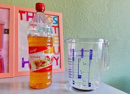 Aceto di mele e acqua per togliere lo strato di grasso.