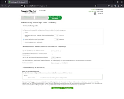 Die Software «PowerChute Serial Shutdown», die es exklusiv für Windows gibt, läuft im Hintergrund und kann über ein System Tray Icon in der Taskbar aufgerufen werden. Du kannst Einstellungen in einer Webbrowser-Oberfläche vornehmen. Auf dem Screenshot sind die Optionen zum automatischen Herunterfahren des PCs zu sehen.