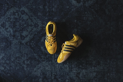 Sophistiquée et dorée, la Bad Bunny × Adidas Ballerina.
