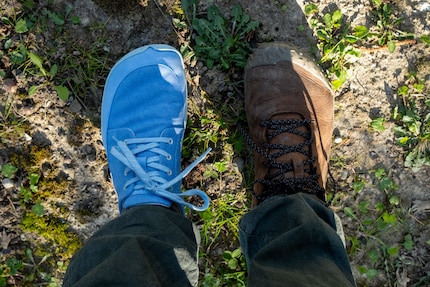 Comparées à d’autres modèles de chaussures pieds nus, les Vapor Glove 6 LTR (à droite) sont plus étroites à l’avant, mais ne serrent pas pour autant.