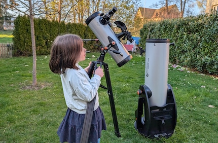 Das kleinere Celestron kann auch meine Tochter problemlos herumtragen.