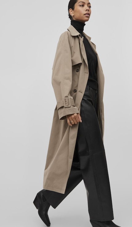 Questo trench classico di Vila è disponibile presso Galaxus in vari colori.