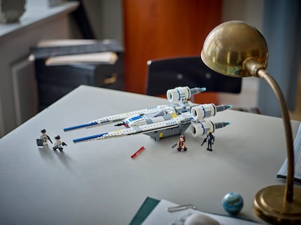Per l'inizio della seconda stagione di Andor, l'U-Wing decolla con minifigure esclusive - pronte per la prossima missione sulla tua scrivania.