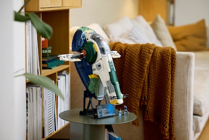 Quasi 3000 pezzi di nostalgia: il set UCS riporta il Firespray di Jango Fett in dimensioni epiche, con minifig esclusive.