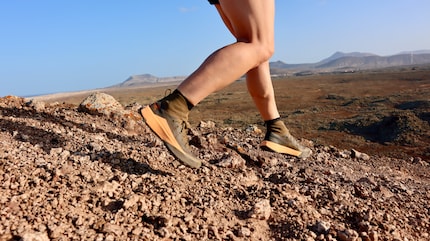 La scarpa mostra i suoi punti di forza sulle superfici più impegnative.