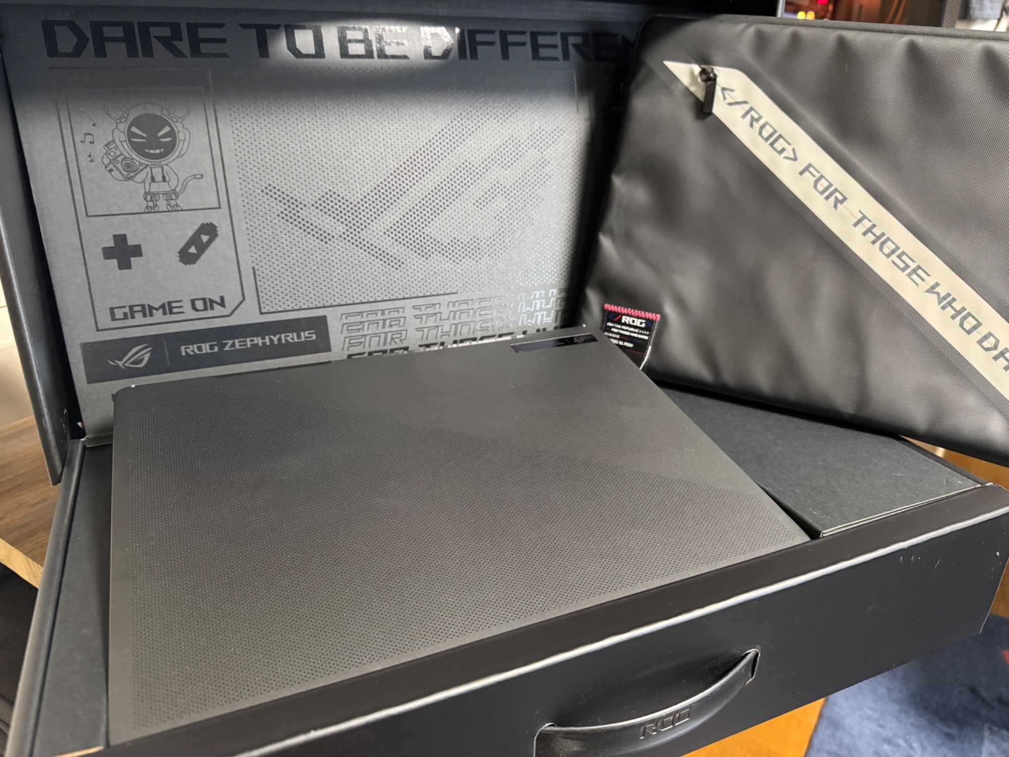Produktbild ASUS ROG Zephyrus G14 AMD Radeon RX 6800S (14", AMD Ryzen 9 6900HS, 32 GB, 1000 GB, CH)