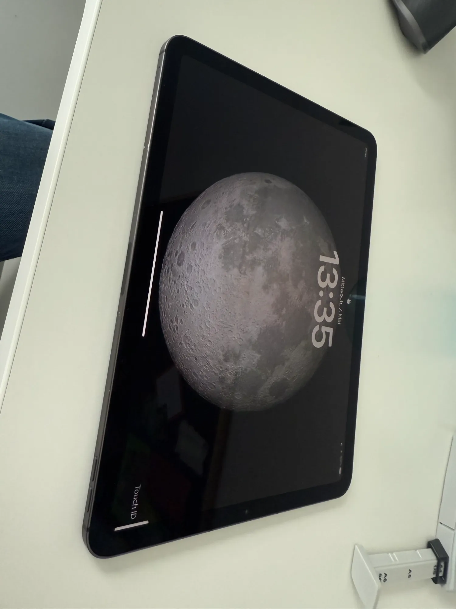 Produktbild Apple iPad Air 2020 (4. Gen) (4G, 10.90", 64 GB, Space Gray)