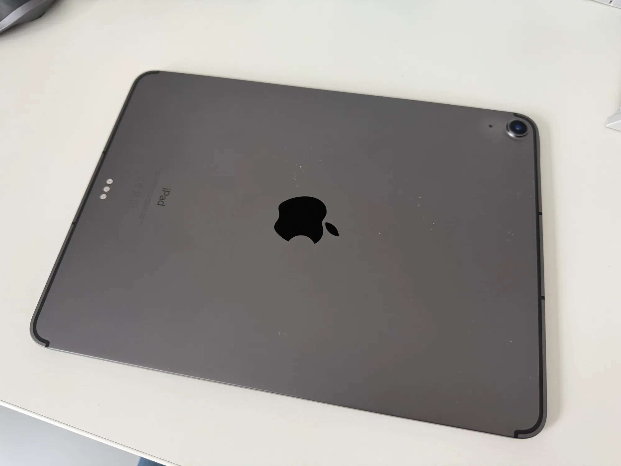 Produktbild Apple iPad Air 2020 (4. Gen) (4G, 10.90", 64 GB, Space Gray)