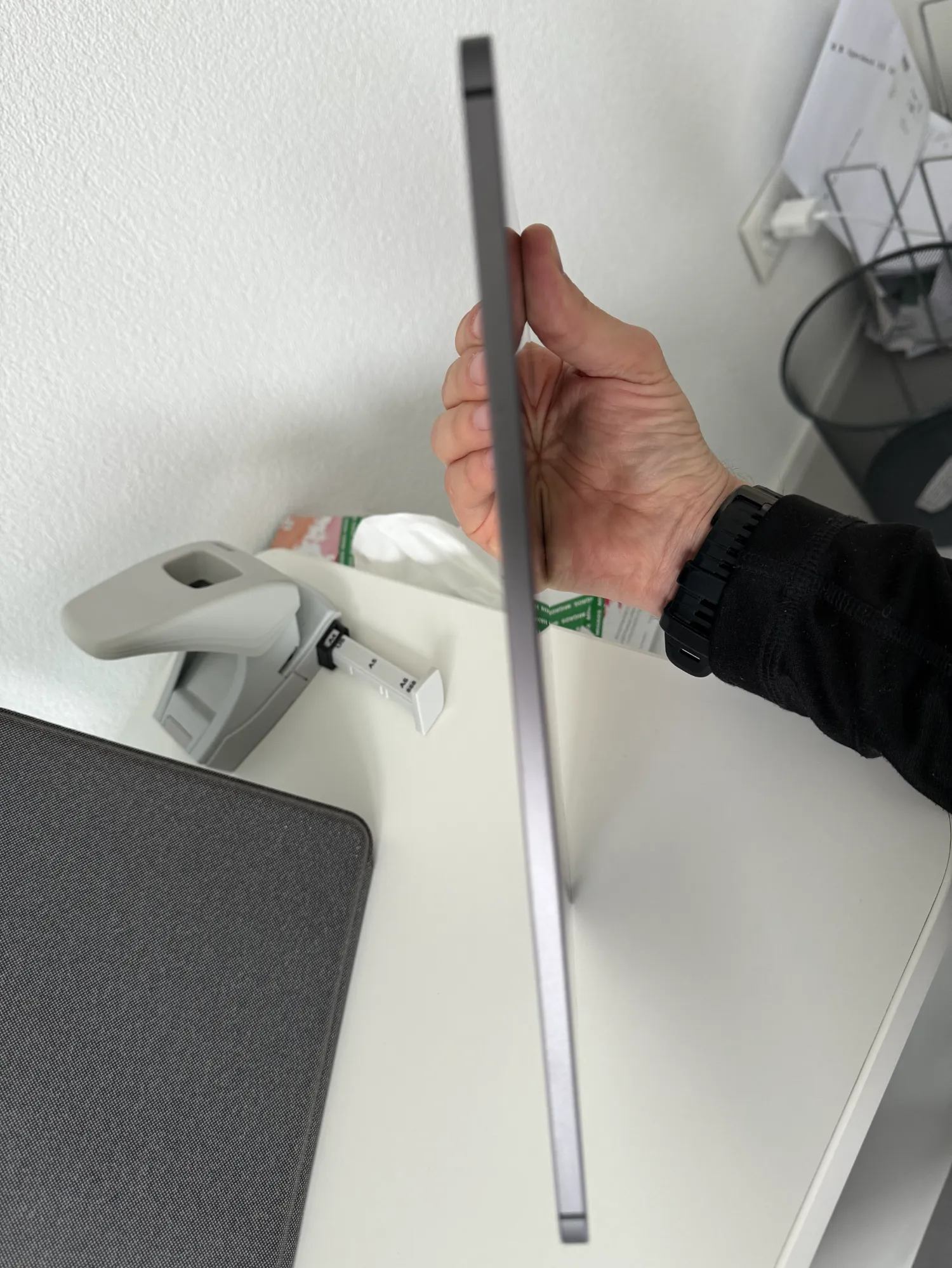Produktbild Apple iPad Air 2020 (4. Gen) (4G, 10.90", 64 GB, Space Gray)