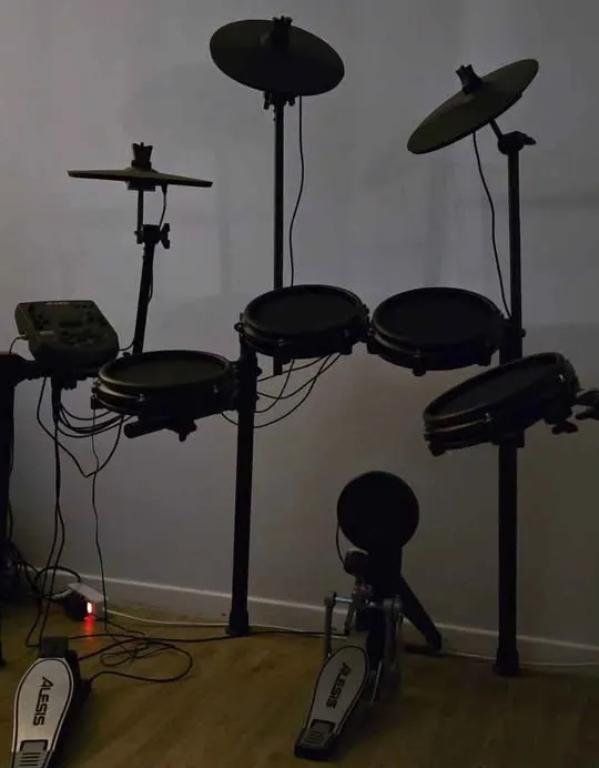 Actual product image Alesis nitro mesh (E-drum)